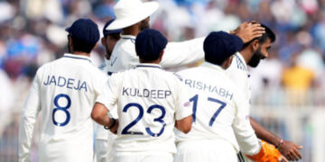 Ind Vs SA: ਕੋਲਕਾਤਾ ਟੈਸਟ: ਦੱਖਣੀ ਅਫ਼ਰੀਕਾ ਵੱਲੋਂ ਮਿਲੇ ਟੀਚੇ ਦਾ ਪਿੱਛਾ ਕਰਨ ਉੱਤਰੀ ਭਾਰਤੀ ਟੀਮ ਦੀਆਂ ਦੋ ਵਿਕਟਾਂ ਡਿੱਗੀਆਂ Ind Vs SA: ਕੋਲਕਾਤਾ ਟੈਸਟ: ਦੱਖਣੀ ਅਫ਼ਰੀਕਾ ਵੱਲੋਂ ਮਿਲੇ ਟੀਚੇ ਦਾ ਪਿੱਛਾ ਕਰਨ ਉੱਤਰੀ ਭਾਰਤੀ ਟੀਮ ਦੀਆਂ ਦੋ ਵਿਕਟਾਂ ਡਿੱਗੀਆਂ