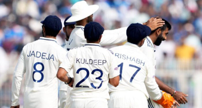Ind Vs SA: ਕੋਲਕਾਤਾ ਟੈਸਟ: ਦੱਖਣੀ ਅਫ਼ਰੀਕਾ ਵੱਲੋਂ ਮਿਲੇ ਟੀਚੇ ਦਾ ਪਿੱਛਾ ਕਰਨ ਉੱਤਰੀ ਭਾਰਤੀ ਟੀਮ ਦੀਆਂ ਦੋ ਵਿਕਟਾਂ ਡਿੱਗੀਆਂ Ind Vs SA: ਕੋਲਕਾਤਾ ਟੈਸਟ: ਦੱਖਣੀ ਅਫ਼ਰੀਕਾ ਵੱਲੋਂ ਮਿਲੇ ਟੀਚੇ ਦਾ ਪਿੱਛਾ ਕਰਨ ਉੱਤਰੀ ਭਾਰਤੀ ਟੀਮ ਦੀਆਂ ਦੋ ਵਿਕਟਾਂ ਡਿੱਗੀਆਂ