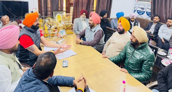 Punjab Roadways ਕਰਮਚਾਰੀਆਂ ਦੀਆਂ ਜਾਇਜ ਮੰਗਾਂ ਛੇਤੀ ਹੋਣਗੀਆਂ ਹੱਲ: ਲਾਲਜੀਤ ਸਿੰਘ ਭੁੱਲਰ Punjab Roadways ਕਰਮਚਾਰੀਆਂ ਦੀਆਂ ਜਾਇਜ ਮੰਗਾਂ ਛੇਤੀ ਹੋਣਗੀਆਂ ਹੱਲ: ਲਾਲਜੀਤ ਸਿੰਘ ਭੁੱਲਰ