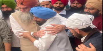 Ludhiana : ਵਿਧਾਇਕ ਦਲਜੀਤ ਸਿੰਘ ਗਰੇਵਾਲ ਦੇ ਪਿਤਾ ਦਾ ਦਿਹਾਂਤ; ਅੰਤਿਮ ਯਾਤਰਾ ‘ਚ ਸ਼ਾਮਲ ਹੋਏ ਸਪੀਕਰ ਸੰਧਵਾਂ Ludhiana : ਵਿਧਾਇਕ ਦਲਜੀਤ ਸਿੰਘ ਗਰੇਵਾਲ ਦੇ ਪਿਤਾ ਦਾ ਦਿਹਾਂਤ; ਅੰਤਿਮ ਯਾਤਰਾ ‘ਚ ਸ਼ਾਮਲ ਹੋਏ ਸਪੀਕਰ ਸੰਧਵਾਂ