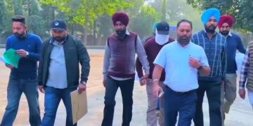 SDM ਬਟਾਲਾ ਨੂੰ ਕੋਰਟ ‘ਚ ਕੀਤਾ ਗਿਆ ਪੇਸ਼ SDM ਬਟਾਲਾ ਨੂੰ ਕੋਰਟ ‘ਚ ਕੀਤਾ ਗਿਆ ਪੇਸ਼
