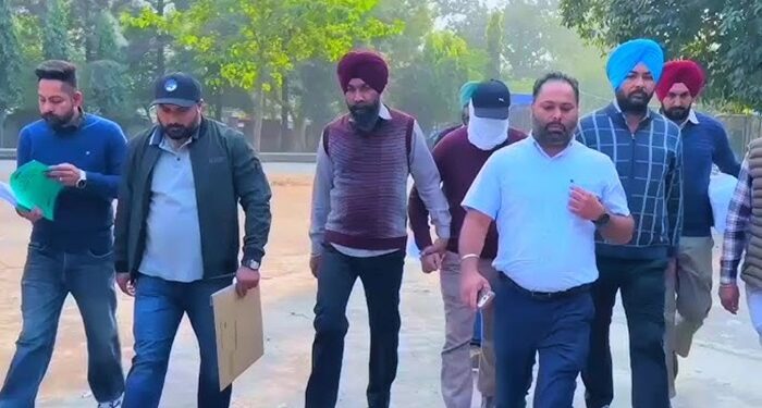 SDM ਬਟਾਲਾ ਨੂੰ ਕੋਰਟ ‘ਚ ਕੀਤਾ ਗਿਆ ਪੇਸ਼ SDM ਬਟਾਲਾ ਨੂੰ ਕੋਰਟ ‘ਚ ਕੀਤਾ ਗਿਆ ਪੇਸ਼