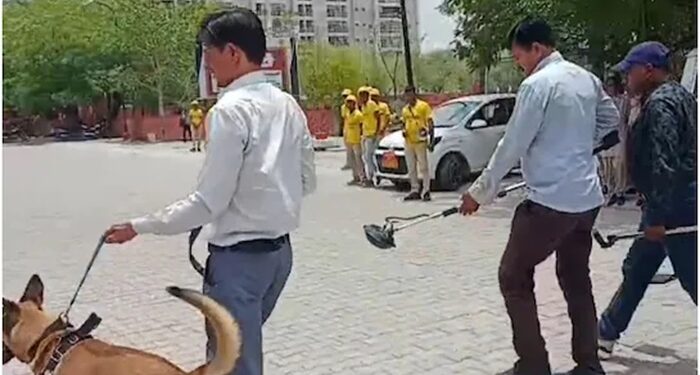 Delhi: 3 ਅਦਾਲਤਾਂ, 2 ਸਕੂਲਾਂ ਨੂੰ ਬੰਬ ਨਾਲ ਉਡਾਉਣ ਦੀ ਮਿਲੀ ਧਮਕੀ