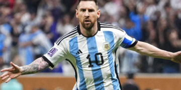 Lionel Messi: 14 ਸਾਲਾਂ ਬਾਅਦ ਭਾਰਤ ਪਹੁੰਚੇ ਲਿਓਨਲ ਮੈਸੀ: ਚਾਰ ਸ਼ਹਿਰਾਂ ਦਾ ਕਰਨਗੇ ਦੌਰਾ Lionel Messi: 14 ਸਾਲਾਂ ਬਾਅਦ ਭਾਰਤ ਪਹੁੰਚੇ ਲਿਓਨਲ ਮੈਸੀ: ਚਾਰ ਸ਼ਹਿਰਾਂ ਦਾ ਕਰਨਗੇ ਦੌਰਾ