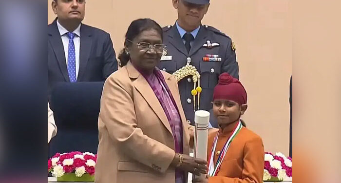 Firozpur ਦੇ 10 ਸਾਲ ਦੇ ਸਰਵਣ ਨੂੰ ਮਿਲਿਆ ਰਾਸ਼ਟਰੀ ਬੀਰ ਬਾਲ ਪੁਰਸਕਾਰ Firozpur ਦੇ 10 ਸਾਲ ਦੇ ਸਰਵਣ ਨੂੰ ਮਿਲਿਆ ਰਾਸ਼ਟਰੀ ਬੀਰ ਬਾਲ ਪੁਰਸਕਾਰ