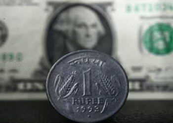 National: ਰੁਪਏ ‘ਚ ਇਤਿਹਾਸਕ ਗਿਰਾਵਟ, ਡਾਲਰ ਦੇ ਮੁਕਾਬਲੇ ਰਿਕਾਰਡ ਹੇਠਲੇ ਪੱਧਰ ‘ਤੇ ਪਹੁੰਚਿਆ National: ਰੁਪਏ ‘ਚ ਇਤਿਹਾਸਕ ਗਿਰਾਵਟ, ਡਾਲਰ ਦੇ ਮੁਕਾਬਲੇ ਰਿਕਾਰਡ ਹੇਠਲੇ ਪੱਧਰ ‘ਤੇ ਪਹੁੰਚਿਆ