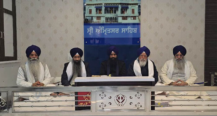 Breaking: ਪੰਜ ਸਿੰਘ ਸਾਹਿਬਾਨ ਦੀ ਇਕੱਤਰਤਾ ਦੌਰਾਨ ਲਏ ਗਏ ਅਹਿਮ ਫ਼ੈਸਲੇ, ਪੜ੍ਹੋ ਵੇਰਵਾ Breaking: ਪੰਜ ਸਿੰਘ ਸਾਹਿਬਾਨ ਦੀ ਇਕੱਤਰਤਾ ਦੌਰਾਨ ਲਏ ਗਏ ਅਹਿਮ ਫ਼ੈਸਲੇ, ਪੜ੍ਹੋ ਵੇਰਵਾ