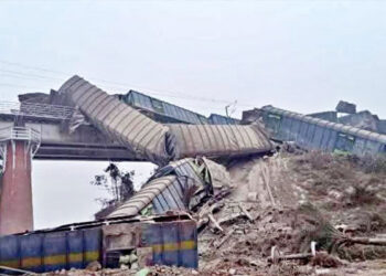 Train Accident: ਸੀਮਿੰਟ ਨਾਲ ਭਰੀ ਇੱਕ ਮਾਲ ਗੱਡੀ ਦੇ 12 ਡੱਬੇ ਪਟੜੀ ਤੋਂ ਉਤਰੇ, ਕਈ ਨਦੀ ਵਿੱਚ ਡਿੱਗੇ