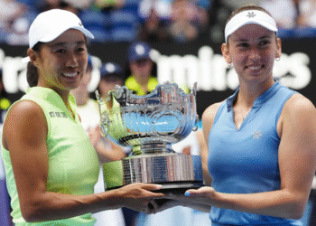 Australian Open  : ਐਲਿਸ ਮਰਟੇਂਸ ਅਤੇ ਝਾਂਗ ਸ਼ੁਆਈ ਨੇ ਜਿੱਤਿਆ ਆਸਟ੍ਰੇਲੀਅਨ ਓਪਨ ਮਹਿਲਾ ਡਬਲਜ਼ ਦਾ ਖਿਤਾਬ 