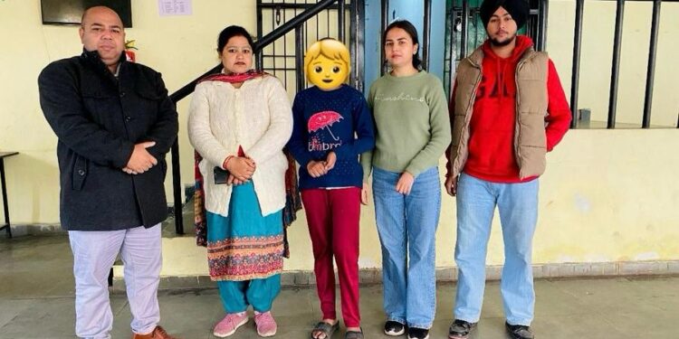 BIG NEWS: ਬਾਲ ਭਿੱਖਿਆ ਰੋਕੂ ਟਾਸਕ ਫੋਰਸ ਵਲੋਂ ਛਾਪੇਮਾਰੀ, ਭੀਖ ਮੰਗਦੀ ਬੱਚੀ ਨੂੰ ਕੀਤਾ ਰੈਸਕਿਊ
