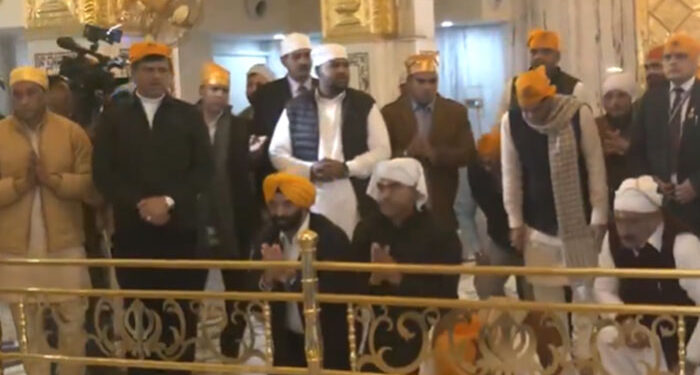 BJP President ਦਾ ਅਹੁਦਾ ਸਾਂਭਣ ਤੋਂ ਪਹਿਲਾਂ ਨਿਤਿਨ ਨਬੀਨ ਗੁਰਦੁਆਰਾ ਬੰਗਲਾ ਸਾਹਿਬ ਵਿਖੇ ਹੋਏ ਨਤਮਸਤਕ BJP President ਦਾ ਅਹੁਦਾ ਸਾਂਭਣ ਤੋਂ ਪਹਿਲਾਂ ਨਿਤਿਨ ਨਬੀਨ ਗੁਰਦੁਆਰਾ ਬੰਗਲਾ ਸਾਹਿਬ ਵਿਖੇ ਹੋਏ ਨਤਮਸਤਕ