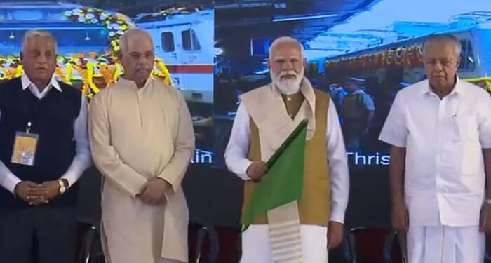 PM Modi ਪਹੁੰਚੇ ਕੇਰਲ: 4 ਰੇਲਗੱਡੀਆਂ ਨੂੰ ਦਿਖਾਈ ਹਰੀ ਝੰਡੀ