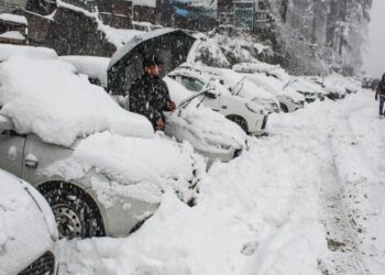 Himachal ‘ਚ ਭਾਰੀ ਬਰਫ਼ਬਾਰੀ ਕਾਰਨ ਜਨਜੀਵਨ ਪ੍ਰਭਾਵਿਤ, 5 ਰਾਸ਼ਟਰੀ ਰਾਜਮਾਰਗਾਂ ਸਣੇ 500 ਤੋਂ ਵੱਧ ਸੜਕਾਂ ਬੰਦ