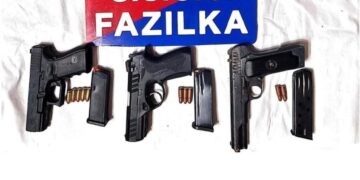 FAZILKA ਵਿੱਚ ਸਰਹੱਦ ਪਾਰੋਂ ਚੱਲ ਰਹੇ ਤਸਕਰੀ ਨੈੱਟਵਰਕ ਦਾ ਪਰਦਾਫਾਸ਼; 2.1 ਕਿਲੋਗ੍ਰਾਮ ਹੈਰੋਇਨ, 7 ਪਿਸਤੌਲਾਂ ਸਮੇਤ ਇੱਕ ਕਾਬੂ