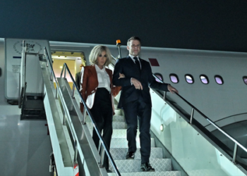 New Delhi : ਪ੍ਰਧਾਨ ਮੰਤਰੀ ਮੋਦੀ ਨੇ ਫਰਾਂਸ ਦੇ ਰਾਸ਼ਟਰਪਤੀ ਇਮੈਨੁਅਲ ਮੈਕਰੋਨ ਦਾ ਭਾਰਤ ਪਹੁੰਚਣ ਤੇ ਕੀਤਾ ਨਿੱਘਾ ਸਵਾਗਤ New Delhi : ਪ੍ਰਧਾਨ ਮੰਤਰੀ ਮੋਦੀ ਨੇ ਫਰਾਂਸ ਦੇ ਰਾਸ਼ਟਰਪਤੀ ਇਮੈਨੁਅਲ ਮੈਕਰੋਨ ਦਾ ਭਾਰਤ ਪਹੁੰਚਣ ਤੇ ਕੀਤਾ ਨਿੱਘਾ ਸਵਾਗਤ