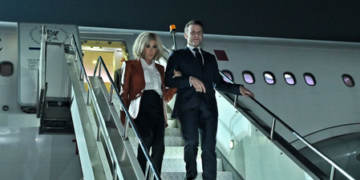 New Delhi : ਪ੍ਰਧਾਨ ਮੰਤਰੀ ਮੋਦੀ ਨੇ ਫਰਾਂਸ ਦੇ ਰਾਸ਼ਟਰਪਤੀ ਇਮੈਨੁਅਲ ਮੈਕਰੋਨ ਦਾ ਭਾਰਤ ਪਹੁੰਚਣ ਤੇ ਕੀਤਾ ਨਿੱਘਾ ਸਵਾਗਤ 