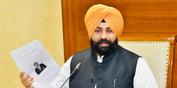 PUNJAB: ਭਗਵੰਤ ਮਾਨ ਸਰਕਾਰ ਦੀ ਸਿੱਖਿਆ ਕ੍ਰਾਂਤੀ ਦੇ ਇਤਿਹਾਸਕ ਨਤੀਜੇ ਸਾਹਮਣੇ ਆਉਣ ਲੱਗੇ, ਸਰਕਾਰੀ ਸਕੂਲਾਂ ਦੇ 305 ਵਿਦਿਆਰਥੀ ਨੇ ਪਾਸ ਕੀਤਾ ਜੇ.ਈ.ਈ. ਮੇਨਜ਼ – ਹਰਜੋਤ ਸਿੰਘ ਬੈਂਸ