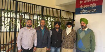 Vigilance Bureau ਨੇ ਨਾਇਬ ਕੋਰਟ ਨੂੰ 8000 ਰੁਪਏ ਰਿਸ਼ਵਤ ਲੈਂਦਿਆਂ ਰੰਗੇ ਹੱਥੀਂ ਕੀਤਾ ਕਾਬੂ Vigilance Bureau ਨੇ ਨਾਇਬ ਕੋਰਟ ਨੂੰ 8000 ਰੁਪਏ ਰਿਸ਼ਵਤ ਲੈਂਦਿਆਂ ਰੰਗੇ ਹੱਥੀਂ ਕੀਤਾ ਕਾਬੂ