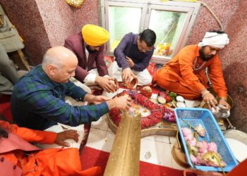 Maha Shivratri ਮੌਕੇ ਅਰਵਿੰਦ ਕੇਜਰੀਵਾਲ ਅਤੇ ਭਗਵੰਤ ਸਿੰਘ ਮਾਨ ਨੇ ਰਣਕੇਸ਼ਵਰ ਮਹਾਦੇਵ ਮੰਦਰ ਵਿਖੇ ਮੱਥਾ ਟੇਕਿਆ, ਪੰਜਾਬ ਦੀ ਸ਼ਾਂਤੀ ਅਤੇ ਖ਼ੁਸ਼ਹਾਲੀ ਲਈ ਕੀਤੀ ਪ੍ਰਾਰਥਨਾ