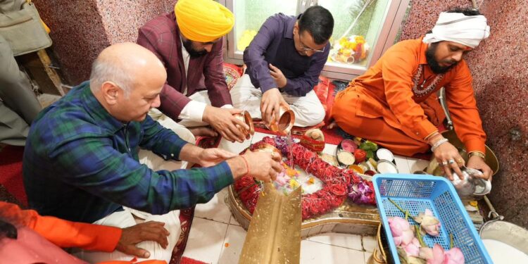 Maha Shivratri ਮੌਕੇ ਅਰਵਿੰਦ ਕੇਜਰੀਵਾਲ ਅਤੇ ਭਗਵੰਤ ਸਿੰਘ ਮਾਨ ਨੇ ਰਣਕੇਸ਼ਵਰ ਮਹਾਦੇਵ ਮੰਦਰ ਵਿਖੇ ਮੱਥਾ ਟੇਕਿਆ, ਪੰਜਾਬ ਦੀ ਸ਼ਾਂਤੀ ਅਤੇ ਖ਼ੁਸ਼ਹਾਲੀ ਲਈ ਕੀਤੀ ਪ੍ਰਾਰਥਨਾ