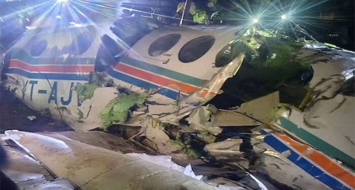 Jharkhand ਦੇ ਚਤਰਾ ਵਿੱਚ ਏਅਰ ਐਂਬੂਲੈਂਸ ਕ੍ਰੈਸ਼, 7 ਮੌਤਾਂ Jharkhand ਦੇ ਚਤਰਾ ਵਿੱਚ ਏਅਰ ਐਂਬੂਲੈਂਸ ਕ੍ਰੈਸ਼, 7 ਮੌਤਾਂ