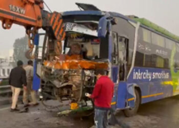 Haryana: ਯਾਤਰੀਆਂ ਨਾਲ ਭਰੀ ਵੋਲਵੋ ਬੱਸ ਟਰੱਕ ਨਾਲ ਟਕਰਾਈ: ਕੰਡਕਟਰ ਦੀ ਮੌਤ