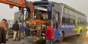 Haryana: ਯਾਤਰੀਆਂ ਨਾਲ ਭਰੀ ਵੋਲਵੋ ਬੱਸ ਟਰੱਕ ਨਾਲ ਟਕਰਾਈ: ਕੰਡਕਟਰ ਦੀ ਮੌਤ