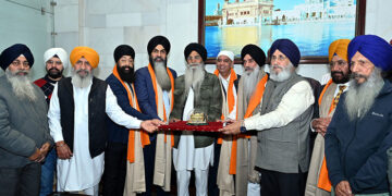 Punjab: ਕੈਨੇਡਾ ਦੇ ਤਿੰਨ ਮੈਂਬਰ ਪਾਰਲੀਮੈਂਟ ਸੱਚਖੰਡ ਸ੍ਰੀ ਹਰਿਮੰਦਰ ਸਾਹਿਬ ਵਿਖੇ ਹੋਏ ਨਤਮਸਤਕ