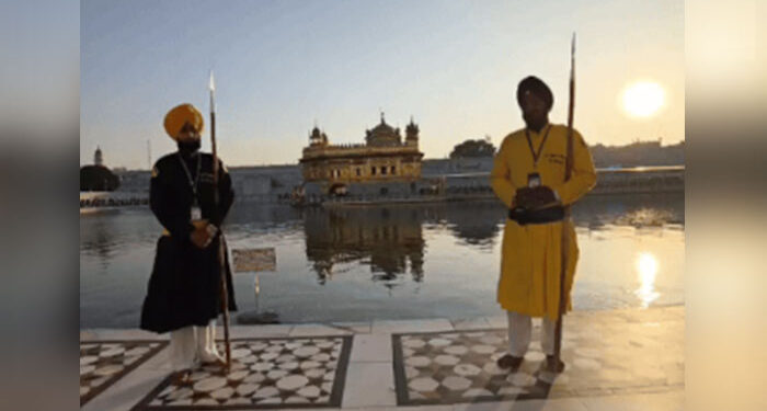 Punjab: ਸ੍ਰੀ ਹਰਿਮੰਦਰ ਸਾਹਿਬ ‘ਚ ਸੇਵਾਦਾਰਾਂ ਦਾ ਪਹਿਰਾਵਾ ਬਦਲਿਆ Punjab: ਸ੍ਰੀ ਹਰਿਮੰਦਰ ਸਾਹਿਬ ‘ਚ ਸੇਵਾਦਾਰਾਂ ਦਾ ਪਹਿਰਾਵਾ ਬਦਲਿਆ