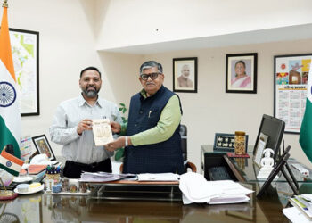 Punjab: ਉੱਘੇ ਜੋਤਿਸ਼ੀ ਦੀਪਕ ਸਿੰਗਲਾ ਦੀ ਨਵੀਂ ਕਿਤਾਬ ‘ਵੈਦਿਕ ਜੋਤਿਸ਼’ ਗਵਰਨਰ ਪੰਜਾਬ ਗੁਲਾਬ ਚੰਦ ਕਟਾਰੀਆ ਵੱਲੋਂ ਰਿਲੀਜ਼ Punjab: ਉੱਘੇ ਜੋਤਿਸ਼ੀ ਦੀਪਕ ਸਿੰਗਲਾ ਦੀ ਨਵੀਂ ਕਿਤਾਬ ‘ਵੈਦਿਕ ਜੋਤਿਸ਼’ ਗਵਰਨਰ ਪੰਜਾਬ ਗੁਲਾਬ ਚੰਦ ਕਟਾਰੀਆ ਵੱਲੋਂ ਰਿਲੀਜ਼