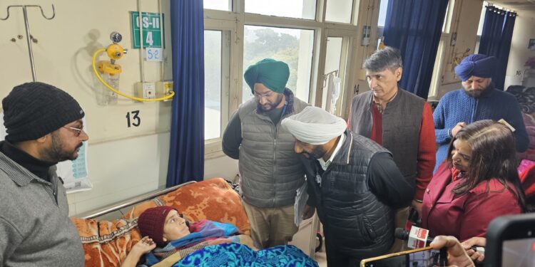 ਕੁਲਵੰਤ ਸਿੰਘ ਵਿਧਾਇਕ ਵੱਲੋਂ ਜ਼ਿਲ੍ਹਾ ਹਸਪਤਾਲ Mohali ਦਾ ਦੌਰਾ, ਮੁੱਖ ਮੰਤਰੀ ਸਿਹਤ ਯੋਜਨਾ ਅਧੀਨ ਇਲਾਜ ਦੀ ਸਮੀਖਿਆ ਕੁਲਵੰਤ ਸਿੰਘ ਵਿਧਾਇਕ ਵੱਲੋਂ ਜ਼ਿਲ੍ਹਾ ਹਸਪਤਾਲ Mohali ਦਾ ਦੌਰਾ, ਮੁੱਖ ਮੰਤਰੀ ਸਿਹਤ ਯੋਜਨਾ ਅਧੀਨ ਇਲਾਜ ਦੀ ਸਮੀਖਿਆ