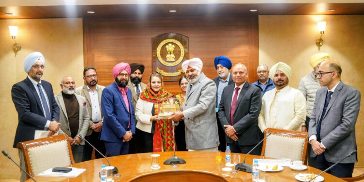 ਵਿੱਤ ਮੰਤਰੀ ਹਰਪਾਲ ਸਿੰਘ ਚੀਮਾ ਵੱਲੋਂ Alberta-Punjab ਆਰਥਿਕ ਸਬੰਧਾਂ ਨੂੰ ਮਜ਼ਬੂਤ ਕਰਨ ਲਈ ਕੈਨੇਡਾ ਦੇ ਉੱਚ ਪੱਧਰੀ ਵਫ਼ਦ ਦੀ ਮੇਜ਼ਬਾਨੀ ਵਿੱਤ ਮੰਤਰੀ ਹਰਪਾਲ ਸਿੰਘ ਚੀਮਾ ਵੱਲੋਂ Alberta-Punjab ਆਰਥਿਕ ਸਬੰਧਾਂ ਨੂੰ ਮਜ਼ਬੂਤ ਕਰਨ ਲਈ ਕੈਨੇਡਾ ਦੇ ਉੱਚ ਪੱਧਰੀ ਵਫ਼ਦ ਦੀ ਮੇਜ਼ਬਾਨੀ