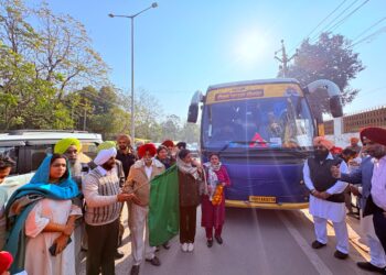 Latest Punjab News: ਮੁੱਖ ਮੰਤਰੀ ਤੀਰਥ ਬੱਸ ਯਾਤਰਾ ਯੋਜਨਾ ਤਹਿਤ ਵਿਧਾਇਕ ਕੁਲਵੰਤ ਸਿੰਘ ਵੱਲੋਂ ਯਾਤਰੀਆਂ ਦੀ ਬੱਸ ਨੂੰ ਹਰੀ ਝੰਡੀ Latest Punjab News: ਮੁੱਖ ਮੰਤਰੀ ਤੀਰਥ ਬੱਸ ਯਾਤਰਾ ਯੋਜਨਾ ਤਹਿਤ ਵਿਧਾਇਕ ਕੁਲਵੰਤ ਸਿੰਘ ਵੱਲੋਂ ਯਾਤਰੀਆਂ ਦੀ ਬੱਸ ਨੂੰ ਹਰੀ ਝੰਡੀ
