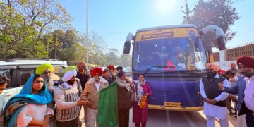 Latest Punjab News: ਮੁੱਖ ਮੰਤਰੀ ਤੀਰਥ ਬੱਸ ਯਾਤਰਾ ਯੋਜਨਾ ਤਹਿਤ ਵਿਧਾਇਕ ਕੁਲਵੰਤ ਸਿੰਘ ਵੱਲੋਂ ਯਾਤਰੀਆਂ ਦੀ ਬੱਸ ਨੂੰ ਹਰੀ ਝੰਡੀ Latest Punjab News: ਮੁੱਖ ਮੰਤਰੀ ਤੀਰਥ ਬੱਸ ਯਾਤਰਾ ਯੋਜਨਾ ਤਹਿਤ ਵਿਧਾਇਕ ਕੁਲਵੰਤ ਸਿੰਘ ਵੱਲੋਂ ਯਾਤਰੀਆਂ ਦੀ ਬੱਸ ਨੂੰ ਹਰੀ ਝੰਡੀ