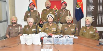 Amritsar ਵਿੱਚ ਵੱਖ-ਵੱਖ ਨਸ਼ੀਲੇ ਪਦਾਰਥਾਂ ਅਤੇ ਗੈਰ-ਕਾਨੂੰਨੀ ਹਥਿਆਰਾਂ ਦੀ ਤਸਕਰੀ ਮਾਡਿਊਲ ਨਾਲ ਜੁੜੇ 10 ਵਿਅਕਤੀ ਕਾਬੂ; 5.4 ਕਿਲੋਗ੍ਰਾਮ ਹੈਰੋਇਨ, 3 ਪਿਸਤੌਲ ਬਰਾਮਦ