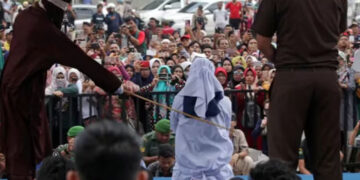 Indonesia: ਪ੍ਰੇਮੀ ਜੋੜੇ ਨੂੰ ਵਿਆਹ ਤੋਂ ਪਹਿਲਾਂ ਸੰਬੰਧ ਬਣਾਉਣ ‘ਤੇ ਜਨਤਕ ਤੌਰ ‘ਤੇ ਮਾਰੇ ਗਏ 140 ਕੋੜੇ