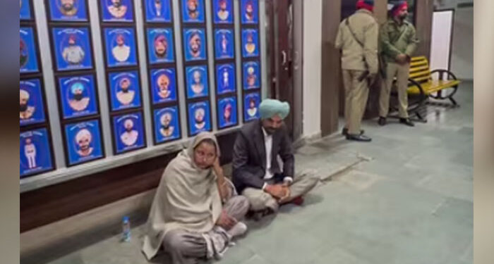 Big News: ਸਿੱਧੂ ਮੂਸੇਵਾਲਾ ਦੇ ਪਰਿਵਾਰ ਦੀ ਸ਼ਿਕਾਇਤ ‘ਤੇ FIR ਦਰਜ, ਪੜ੍ਹੋ ਵੇਰਵਾ Big News: ਸਿੱਧੂ ਮੂਸੇਵਾਲਾ ਦੇ ਪਰਿਵਾਰ ਦੀ ਸ਼ਿਕਾਇਤ ‘ਤੇ FIR ਦਰਜ, ਪੜ੍ਹੋ ਵੇਰਵਾ