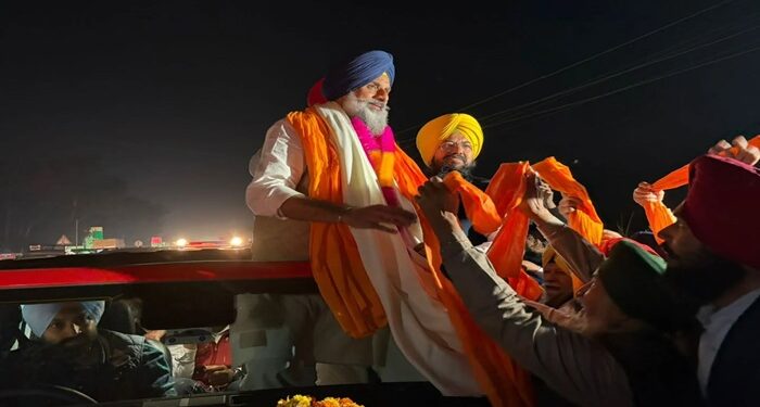 Amritsar ਪੁੱਜੇ ਬਿਕਰਮ ਸਿੰਘ ਮਜੀਠੀਆ, ਵੱਡੀ ਗਿਣਤੀ ‘ਚ ਇਕੱਠੇ ਹੋਏ ਸਮਰਥਕ, ਕੀਤਾ ਜ਼ੋਰਦਾਰ ਸਵਾਗਤ Amritsar ਪੁੱਜੇ ਬਿਕਰਮ ਸਿੰਘ ਮਜੀਠੀਆ, ਵੱਡੀ ਗਿਣਤੀ ‘ਚ ਇਕੱਠੇ ਹੋਏ ਸਮਰਥਕ, ਕੀਤਾ ਜ਼ੋਰਦਾਰ ਸਵਾਗਤ