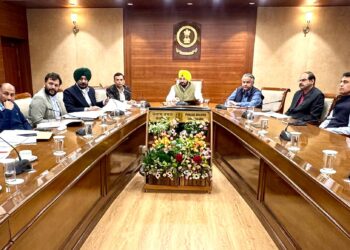 PUNJAB: ਲੋਕ ਨਿਰਮਾਣ ਮੰਤਰੀ ਨੇ ਚੱਲ ਰਹੇ ਸੜਕੀ ਪ੍ਰੋਜੈਕਟਾਂ ਦਾ ਲਿਆ ਜਾਇਜ਼ਾ, ਬਰਸਾਤ ਦੇ ਮੌਸਮ ਤੋਂ ਪਹਿਲਾਂ ਇਹਨਾਂ ਪ੍ਰੋਜੈਕਟਾਂ ਨੂੰ ਮੁਕੰਮਲ ਕਰਨ ਦੇ ਦਿੱਤੇ ਨਿਰਦੇਸ਼