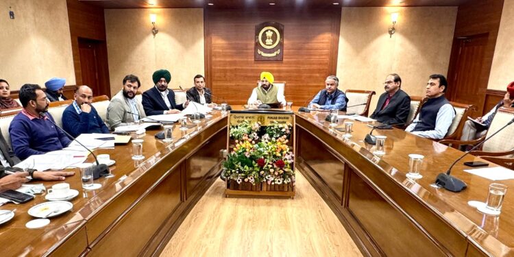 PUNJAB: ਲੋਕ ਨਿਰਮਾਣ ਮੰਤਰੀ ਨੇ ਚੱਲ ਰਹੇ ਸੜਕੀ ਪ੍ਰੋਜੈਕਟਾਂ ਦਾ ਲਿਆ ਜਾਇਜ਼ਾ, ਬਰਸਾਤ ਦੇ ਮੌਸਮ ਤੋਂ ਪਹਿਲਾਂ ਇਹਨਾਂ ਪ੍ਰੋਜੈਕਟਾਂ ਨੂੰ ਮੁਕੰਮਲ ਕਰਨ ਦੇ ਦਿੱਤੇ ਨਿਰਦੇਸ਼