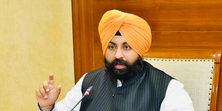 Fazilka ਦੇ ਬਸਤੀ ਹਜ਼ੂਰ ਸਕੂਲ ਦੇ ਮੁੜ ਨਿਰਮਾਣ ਦੇ ਹੁਕਮ, ਛੇ ਮਹੀਨਿਆਂ ਵਿੱਚ ਤਿਆਰ ਹੋਵੇਗੀ ਨਵੀਂ ਇਮਾਰਤ: ਹਰਜੋਤ ਸਿੰਘ ਬੈਂਸ