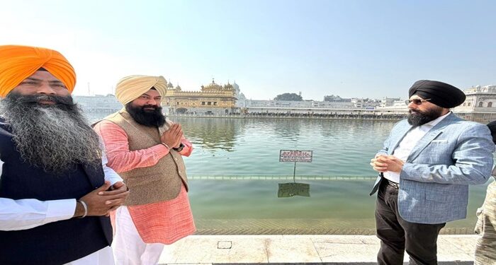 Punjab SC ਕਮਿਸ਼ਨ ਦੇ ਚੇਅਰਮੈਨ ਜਸਵੀਰ ਸਿੰਘ ਗੜ੍ਹੀ ਸ੍ਰੀ ਦਰਬਾਰ ਸਾਹਿਬ ਵਿਖੇ ਹੋਏ ਨਤਮਸਤਕ Punjab SC ਕਮਿਸ਼ਨ ਦੇ ਚੇਅਰਮੈਨ ਜਸਵੀਰ ਸਿੰਘ ਗੜ੍ਹੀ ਸ੍ਰੀ ਦਰਬਾਰ ਸਾਹਿਬ ਵਿਖੇ ਹੋਏ ਨਤਮਸਤਕ
