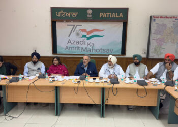 PUNJAB: ਸਿਹਤ ਮੰਤਰੀ ਵੱਲੋਂ ਵਿਧਾਇਕਾਂ ਅਤੇ ਅਧਿਕਾਰੀਆਂ ਨਾਲ ਮਿਲ ਕੇ ਸਿਹਤ ਕਾਰਡ ਮੁਹਿੰਮ ਨੂੰ ਤੇਜ਼ ਕਰਨ ਦੇ ਨਿਰਦੇਸ਼