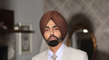 UAE ਵਿੱਚ ਫਸਿਆ ਐਮੀ ਵਿਰਕ ਦਾ ਪਰਿਵਾਰ UAE ਵਿੱਚ ਫਸਿਆ ਐਮੀ ਵਿਰਕ ਦਾ ਪਰਿਵਾਰ