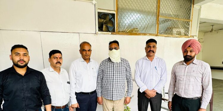 Vigilance Bureau ਨੇ ਏਐਸਆਈ ਨੂੰ 8,000 ਰੁਪਏ ਰਿਸ਼ਵਤ ਲੈਂਦਿਆਂ ਰੰਗੇ ਹੱਥੀਂ ਕੀਤਾ ਕਾਬੂ Vigilance Bureau ਨੇ ਏਐਸਆਈ ਨੂੰ 8,000 ਰੁਪਏ ਰਿਸ਼ਵਤ ਲੈਂਦਿਆਂ ਰੰਗੇ ਹੱਥੀਂ ਕੀਤਾ ਕਾਬੂ