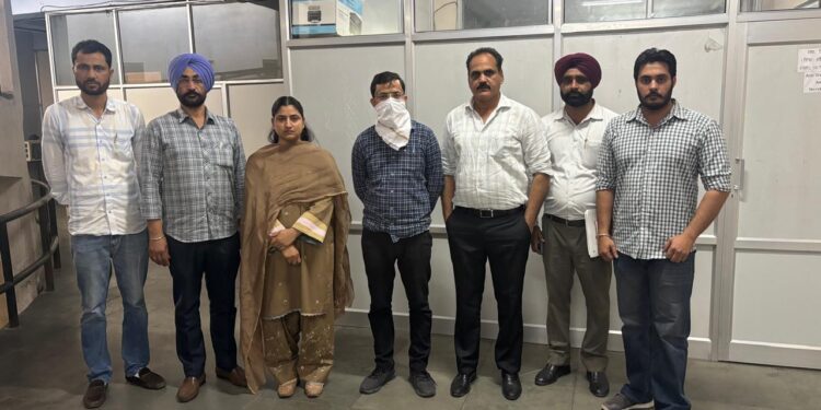 Vigilance Bureau ਵੱਲੋਂ 1,00,000 ਰੁਪਏ ਰਿਸ਼ਵਤ ਲੈਂਦਾ ਡਰੱਗ ਇੰਸਪੈਕਟਰ ਰੰਗੇ ਹੱਥੀਂ ਕਾਬੂ