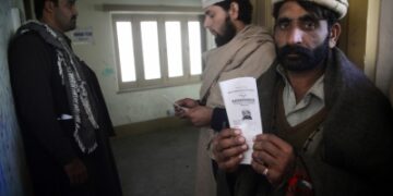 Pakistan : ਸਵਾਬੀ ਵਿੱਚ ਛਾਪੇਮਾਰੀ ਦੌਰਾਨ ਪੁਲਿਸ ਨੇ 300 ਤੋਂ ਵੱਧ ਗੈਰ-ਕਾਨੂੰਨੀ ਅਫਗਾਨ ਸ਼ਰਨਾਰਥੀਆਂ ਨੂੰ ਕੀਤਾ ਗ੍ਰਿਫ਼ਤਾਰ Pakistan : ਸਵਾਬੀ ਵਿੱਚ ਛਾਪੇਮਾਰੀ ਦੌਰਾਨ ਪੁਲਿਸ ਨੇ 300 ਤੋਂ ਵੱਧ ਗੈਰ-ਕਾਨੂੰਨੀ ਅਫਗਾਨ ਸ਼ਰਨਾਰਥੀਆਂ ਨੂੰ ਕੀਤਾ ਗ੍ਰਿਫ਼ਤਾਰ