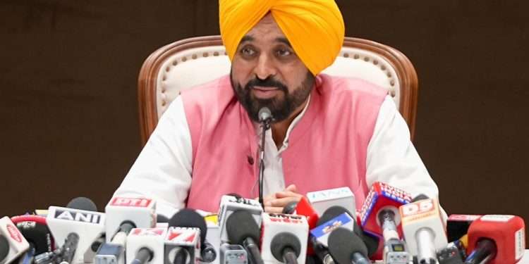 BIG NEWS: ਹੁਣ ਪ੍ਰਧਾਨ ਮੰਤਰੀ ਮੋਦੀ ਲਈ ਅੱਗੇ ਵਧਣ ਅਤੇ ਅਸਲ ਵਿੱਚ ‘ਜੰਗ ਰੋਕਣ’ ਦੀ ਜ਼ਿੰਮੇਵਾਰੀ ਲੈਣ ਦਾ ਸਮਾਂ ਆ ਗਿਆ ਹੈ – ਮੁੱਖ ਮੰਤਰੀ ਭਗਵੰਤ ਸਿੰਘ ਮਾਨ BIG NEWS: ਹੁਣ ਪ੍ਰਧਾਨ ਮੰਤਰੀ ਮੋਦੀ ਲਈ ਅੱਗੇ ਵਧਣ ਅਤੇ ਅਸਲ ਵਿੱਚ ‘ਜੰਗ ਰੋਕਣ’ ਦੀ ਜ਼ਿੰਮੇਵਾਰੀ ਲੈਣ ਦਾ ਸਮਾਂ ਆ ਗਿਆ ਹੈ – ਮੁੱਖ ਮੰਤਰੀ ਭਗਵੰਤ ਸਿੰਘ ਮਾਨ