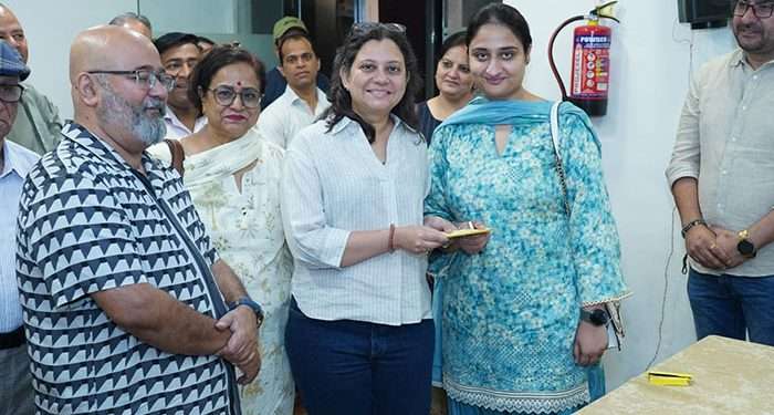 Chandigarh: ਚੰਡੀਗੜ੍ਹ ਪ੍ਰੈਸ ਕਲੱਬ ਦੀ ਚੋਣ ਅੱਜ: CEO ਪੰਜਾਬ ਅਨਿੰਦਿਤਾ ਮਿੱਤਰਾ ਵੀ ਪੋਲਿੰਗ ਦਾ ਪ੍ਰਬੰਧ ਦੇਖਣ ਪਹੁੰਚੇ