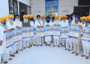 Punjab: ਜਥੇਦਾਰ ਗਿਆਨੀ ਕੁਲਦੀਪ ਸਿੰਘ ਗੜਗੱਜ, ਐਡਵੋਕੇਟ ਧਾਮੀ ਤੇ ਹੋਰ ਪ੍ਰਮੁੱਖ ਸ਼ਖ਼ਸੀਅਤਾਂ ਵੱਲੋਂ ਨਾਨਕਸ਼ਾਹੀ ਸੰਮਤ ਕੈਲੰਡਰ ਜਾਰੀ